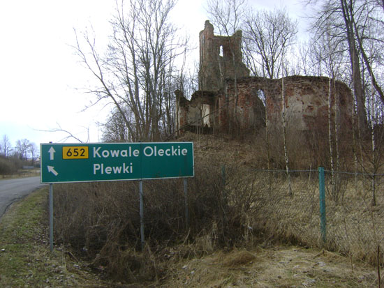 Ruiny gotycko-renesansowego kocioa ewangelickiego z lat 1695-1710 w Mieruniszkach, spalonego w 1945, woj. podlaskie, Polska